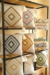 تصویر کوسن بافت طرح پانچ - شکلاتی / بصورت کاور(رویه) 