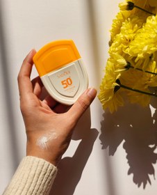 تصویر ضدآفتاب روشن کننده با spf 50 سادور 