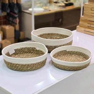 تصویر فروشگاه قاب سفید