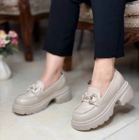 تصویر کفش کالج زنانه ورنی سایز ۳۷ تا ۴۰ رنگ کرم و مشکی 