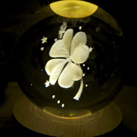 تصویر گوی کریستالی طرح گل 