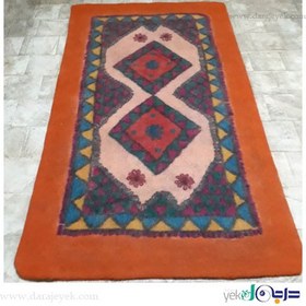 تصویر فرش نمدی سنتی رنگ روشن 
