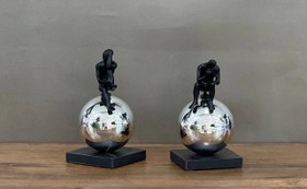 تصویر آدمک روی گوی جفتی 