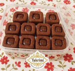 تصویر شکلات خرمایی ویژه ( 500 گرمی " نیم کیلو " ) با طعم بی نظیر مدل مربعی خانگی طبیعی ویژه تکریمی شاپ ( خرما ، بیسکویت بدون شکر ، عسل طبیعی ، پودر کاکائو ، شکلات ) 