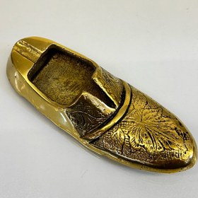 تصویر زیر سیگاری برنزی طرح کفش 