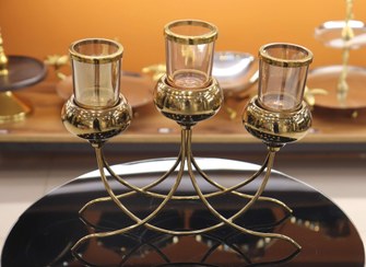 تصویر شمعدانی سه شاخه رنگ طلایی 