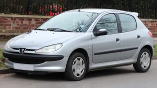 تصویر شیشه جلو پژو 206 