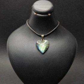 تصویر نگین لابرادوریت قلبی شکل Heart shaped labradorite gem