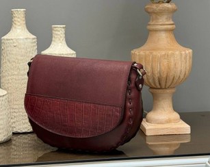 تصویر کیف چرم طبیعی مدل بابونه 