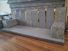 تصویر مبل خلیجی طرح حصیری با نوار طلایی | طراحی خاص با کیفیت بالا هزینه ارسال پس کرایه بامشتری 