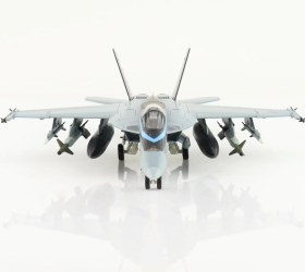 تصویر ماکت جنگنده اف 18 سوپر هورنت نیروی دریایی امریکا تاپ گان | Hobby Master 1:72 F/A-18E Super Hornet USNAVY Top Gun 