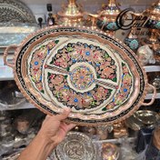 تصویر سینی مسی بیضی نقره کوب مینا کاری پایه دار مدل آیلین 