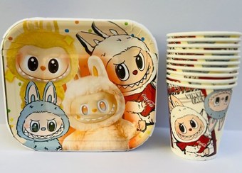 تصویر بشقاب و لیوان تم تولد ده عددی دخترانه لبوبو برند تم تایم 