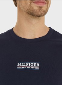 تصویر تی‌شرت گردن‌گرد لوگو برند Tommy Hilfiger Logo Crew Neck T-Shirt