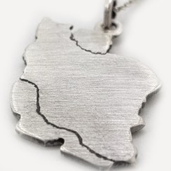 تصویر گردنبند نقره نقشه ایران 