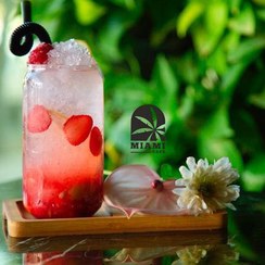 تصویر نوشیدنی لیموناد توت فرنگی 