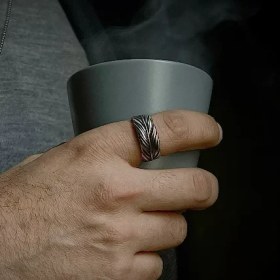 تصویر انگشتر استیل طرح‌ پر 