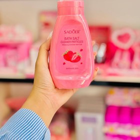 تصویر نمک بدن کیک توت فرنگی 