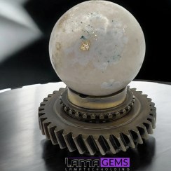 تصویر گوی سنگی عقیق و کوارتز بر پایه چرخ دنده 