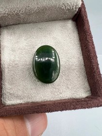 تصویر نگین یشم معدنی خوشرنگ و اصیل 