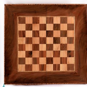 تصویر تخته نرد و شطرنج چوب گردو طرح ارغوان سایز 50 در 50 