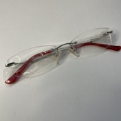تصویر عینک طبی بدون فریم با دسته‌های قرمز ارزان 