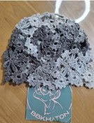 تصویر کلاه قلاب‌بافی گل‌دار 