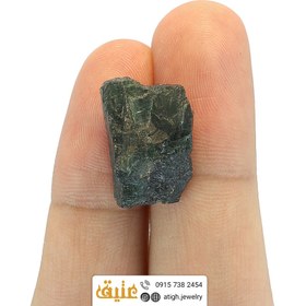 تصویر سنگ راف مولداویت (Moldavite) معدنی ناب سبز زیتونی از جمهوری چک 
