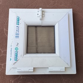 تصویر پنجره سرویسی upvc دوجداره مات مشجر 