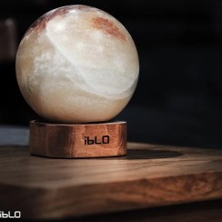 تصویر آباژور رومیزی سنگ نمک طرح ماه 