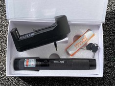 تصویر لیزر پوینتر شارژی رنگ سبز برد بالا ۲ کیلومتری 