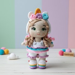 تصویر عروسک بافتنی دختر رنگین کمان 