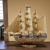 تصویر ماکت چوبی کشتی بادبانی با بادبان کرم 