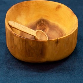 تصویر پیاله چوبی روستیک ساخته شده از چوب سرسخت زیتون وحشی Rustic wooden bowl made of hard wild olive wood