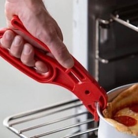 تصویر انبر پلاستیکی ظروف داغ پیزا و کیک والون محصول بااهمیت در هر آشپزخانه ای 