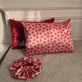 تصویر روبالشی ساتن ابریشم طرح توت فرنگی 