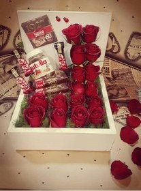 تصویر باکس سفید گل و شکلات ولنتاین 