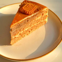 تصویر کیک لوتوس نحال شیرین – طعم خاص و لوکس برای کافیشاپ‌ها 