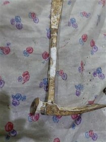 تصویر چکش قند یا تیشه قدیمی 