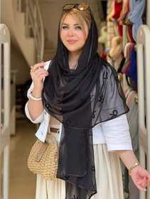 تصویر شال حریرنخ کیوت دور گل 