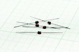 تصویر دیود زنر 4.3V 1/2W Zener diode 4.3V 1/2W