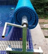 تصویر جمع کننده دستی روکش استخر 