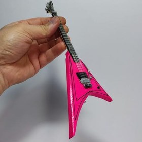 تصویر گیتار الکتریک مدل ESP ALEXI SCYTHE مینیاتوری رو میزی دکوری (صورتی فلورسنت) 
