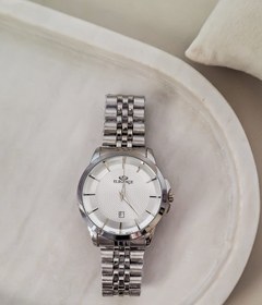 تصویر الگانس کلاسیک سفید 