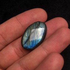 تصویر نگین لابرادوریت تراش بیضی با لابرادورنسی ابی لیزری باکیفیت Labradorite