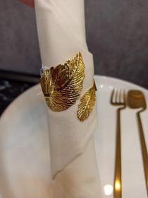 تصویر حلقه دستمال سفره (نپکین)پر طلایی 
