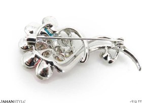 تصویر گل سینه طرح گلبرگ رنگی 