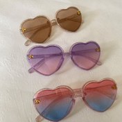 تصویر عینک آفتابی بچگانه قلبی شکل رنگی 