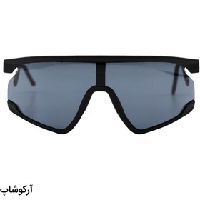 تصویر عینک ورزشی OAKLEY با فریم رنگ مشکی مات، دسته سفید و لنز دودی تیره مدل WT2958 