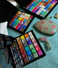 تصویر آبرنگ‌شیاتو آبرنگ شیاتو آبرنگ دست ساز ایرانی با پیگمنت بالای رنگی شامل رنگ های متالیک و اکلیلی مناسب اجرا به روی مقوا های روشن و تیره و همچنین مناسب طرح ها و نقش های نگار گری